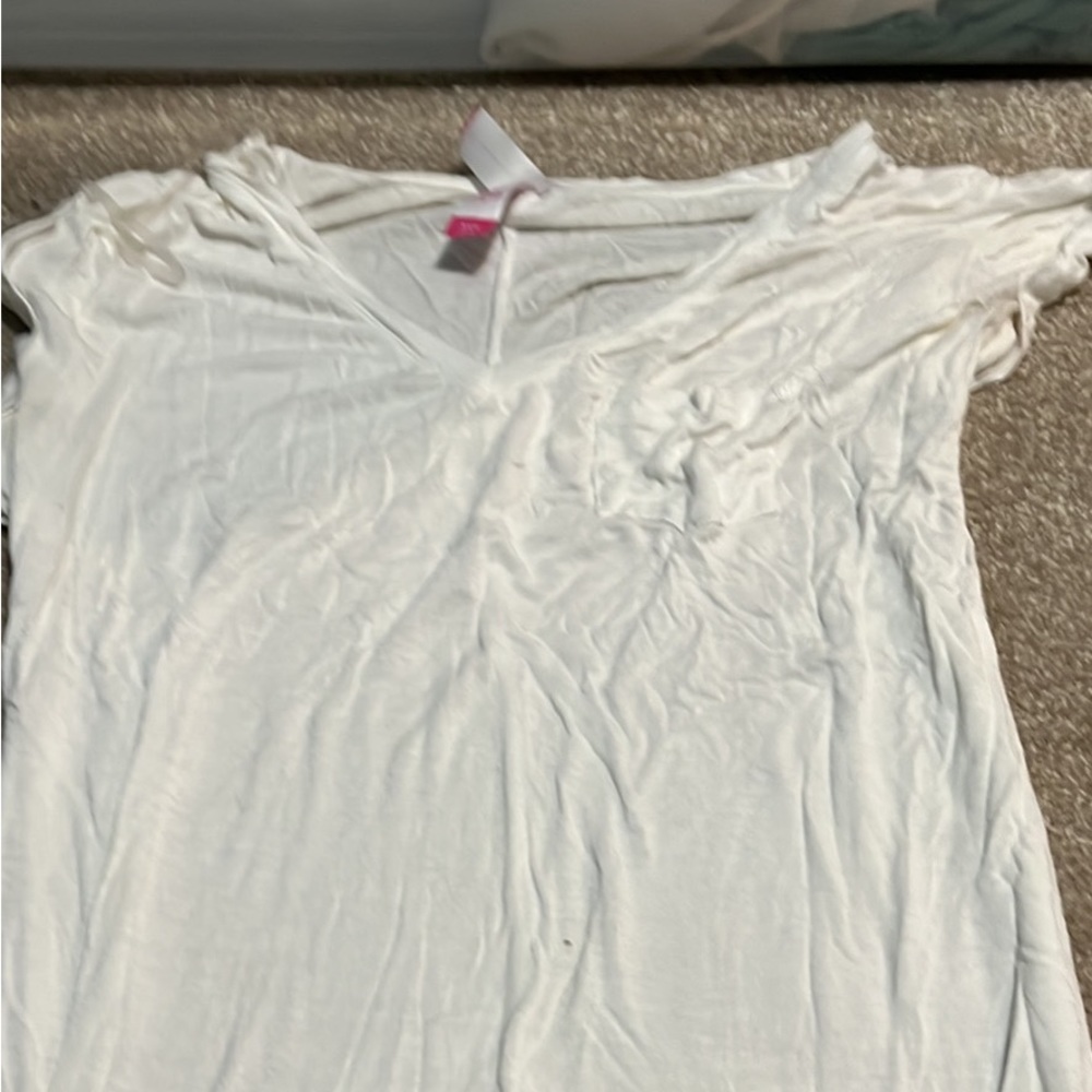 White flowy T shirt